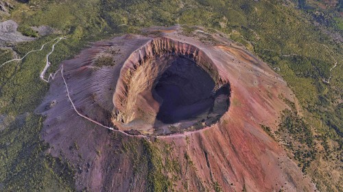 火山口 航拍 俯瞰