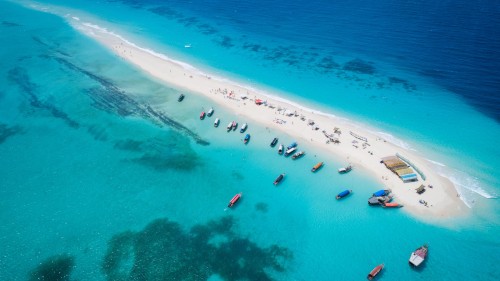 “我爱你”海滩自然保护区的沙洲，桑给巴尔，坦桑尼亚 (© Lubos Paukeje/Alamy)